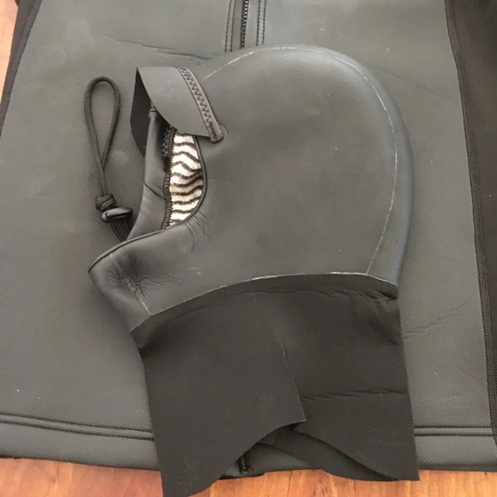 XCEL Men’s Black Surf Hood with Patterned Lining
